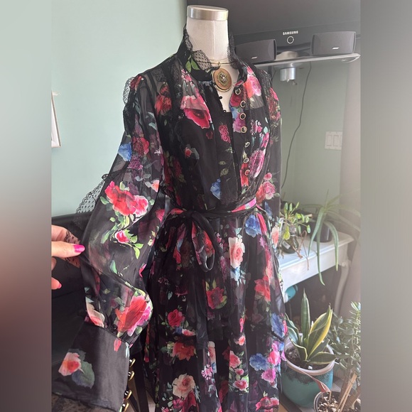 Black and Pink Tie Front - Picture 3 of 9